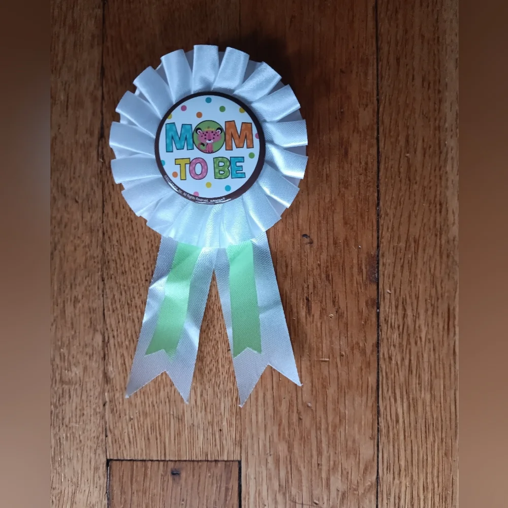 Cute 'Mom To Be' Ribbon Badge